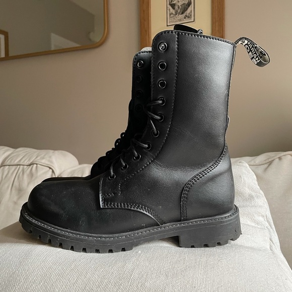 Vegetarian Shoes Combat Boot - Picture 3 of 9